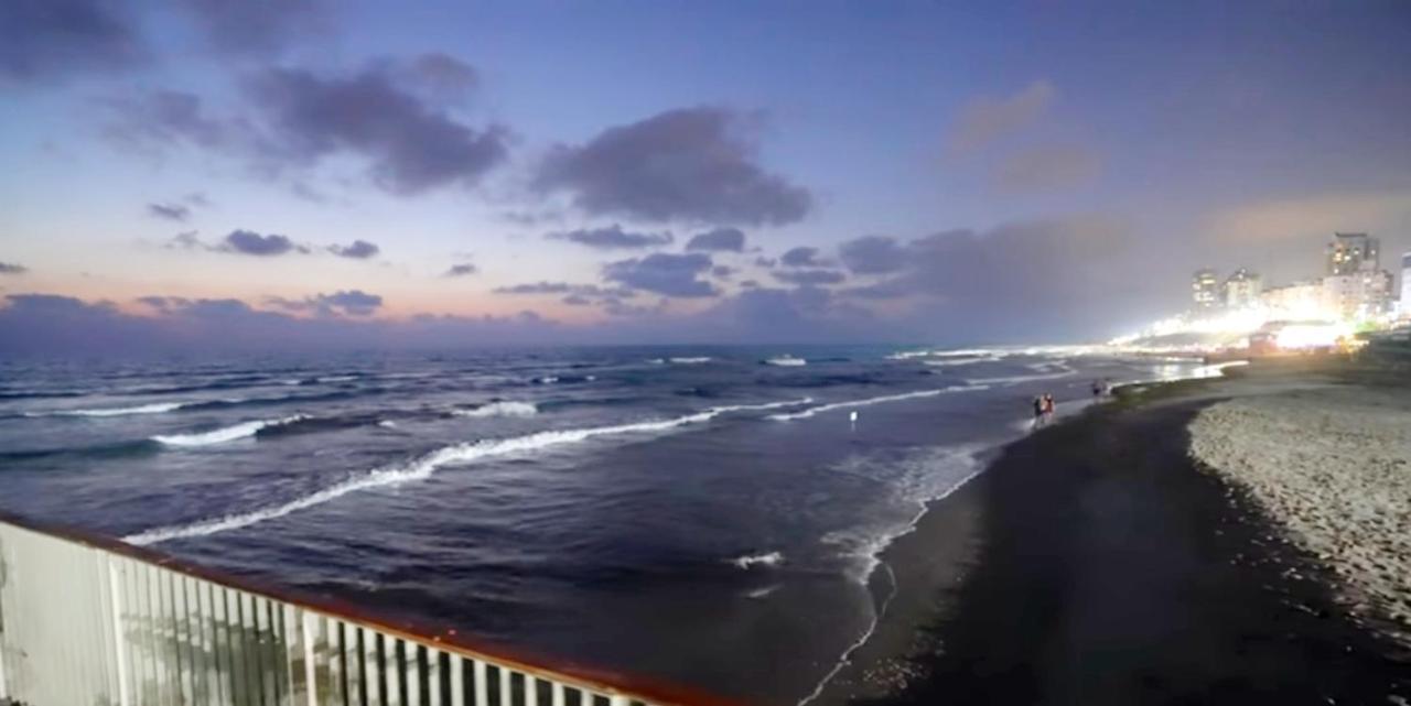 612 Apartment On The Beach 巴特亚姆 外观 照片