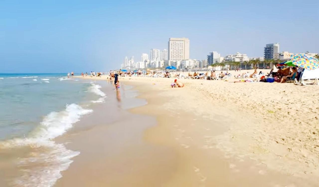 612 Apartment On The Beach 巴特亚姆 外观 照片