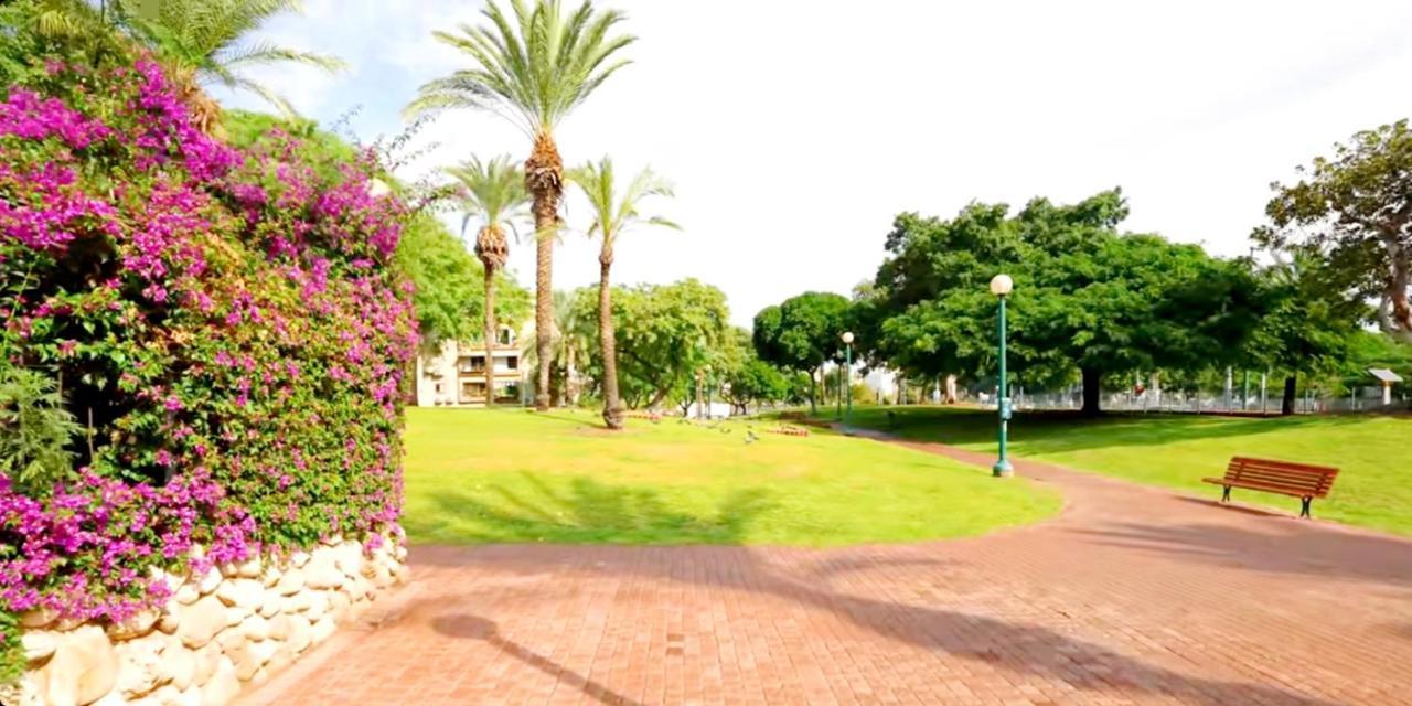 612 Apartment On The Beach 巴特亚姆 外观 照片